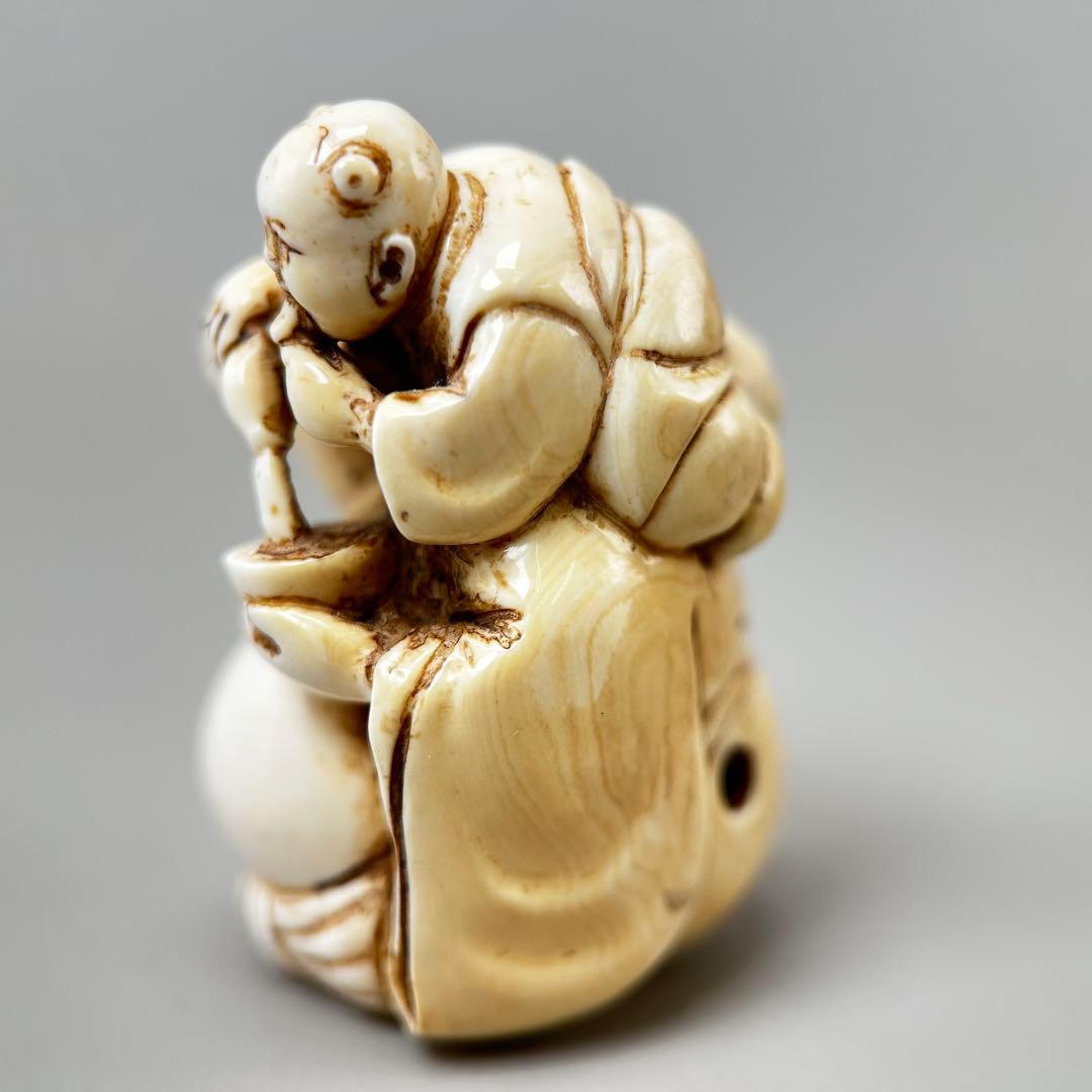 仏像と小僧の彫刻極上根付天然素材アンティーク骨董飾り物古美術置物細密細工