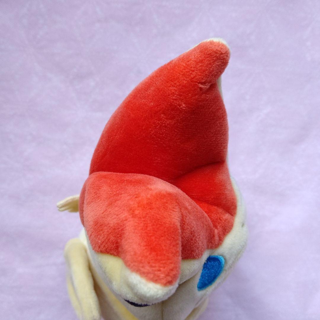ポケモン ビクティニのポンチョを着たピカチュウ ぬいぐるみ