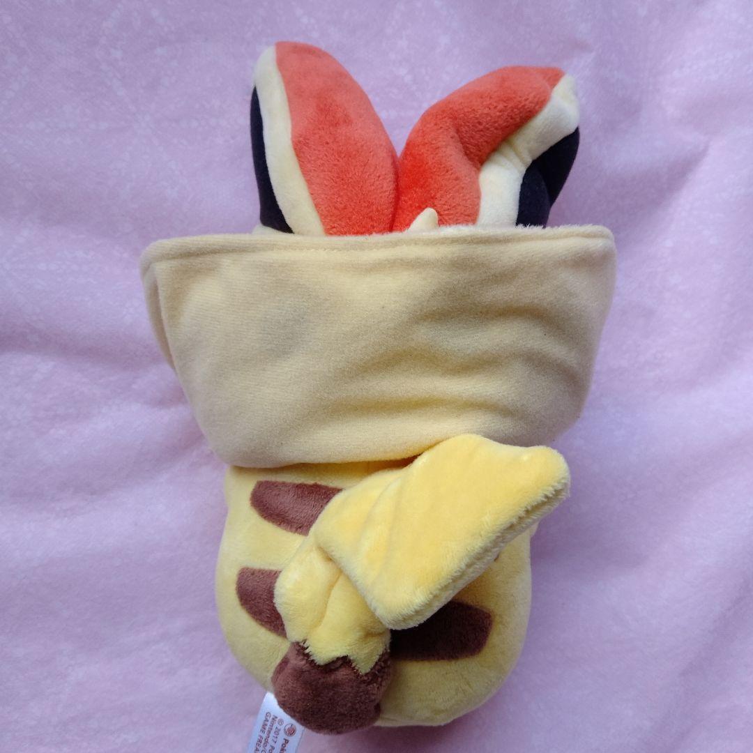ポケモン ビクティニのポンチョを着たピカチュウ ぬいぐるみ