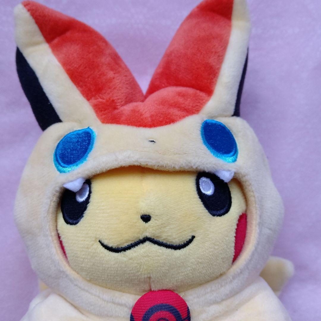 ポケモン ビクティニのポンチョを着たピカチュウ ぬいぐるみ