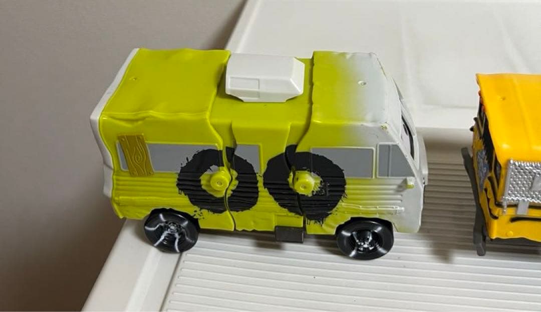 カーズ、ミニカー、マテル（アーヴィー、ミスフリッター）（目が変わるおもちゃ）