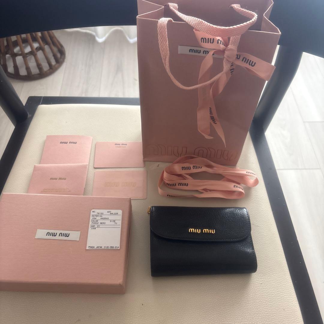 miu miu 黒 三つ折り財布 付属品あり