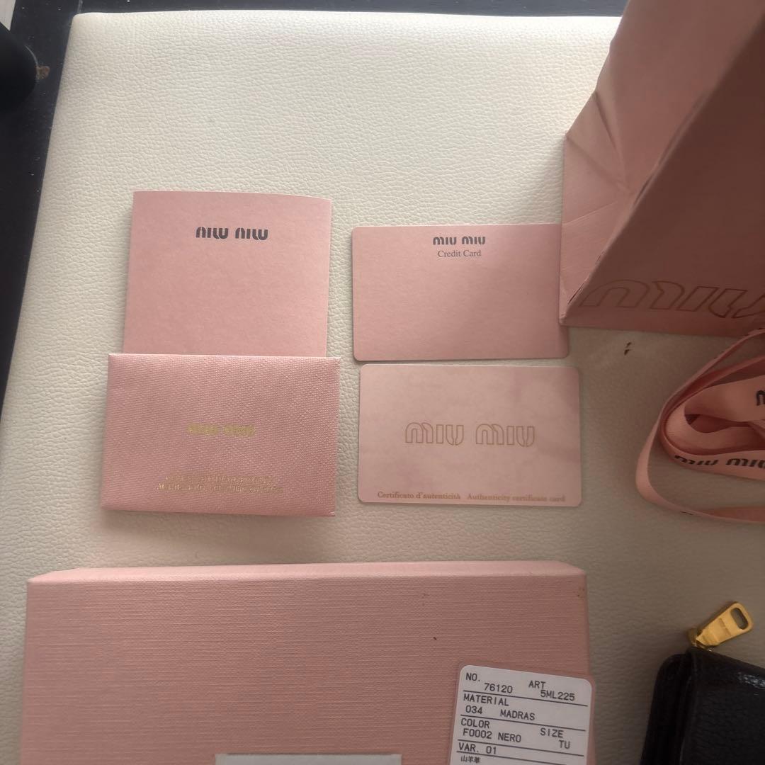 miu miu 黒 三つ折り財布 付属品あり