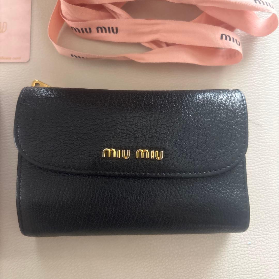 miu miu 黒 三つ折り財布 付属品あり