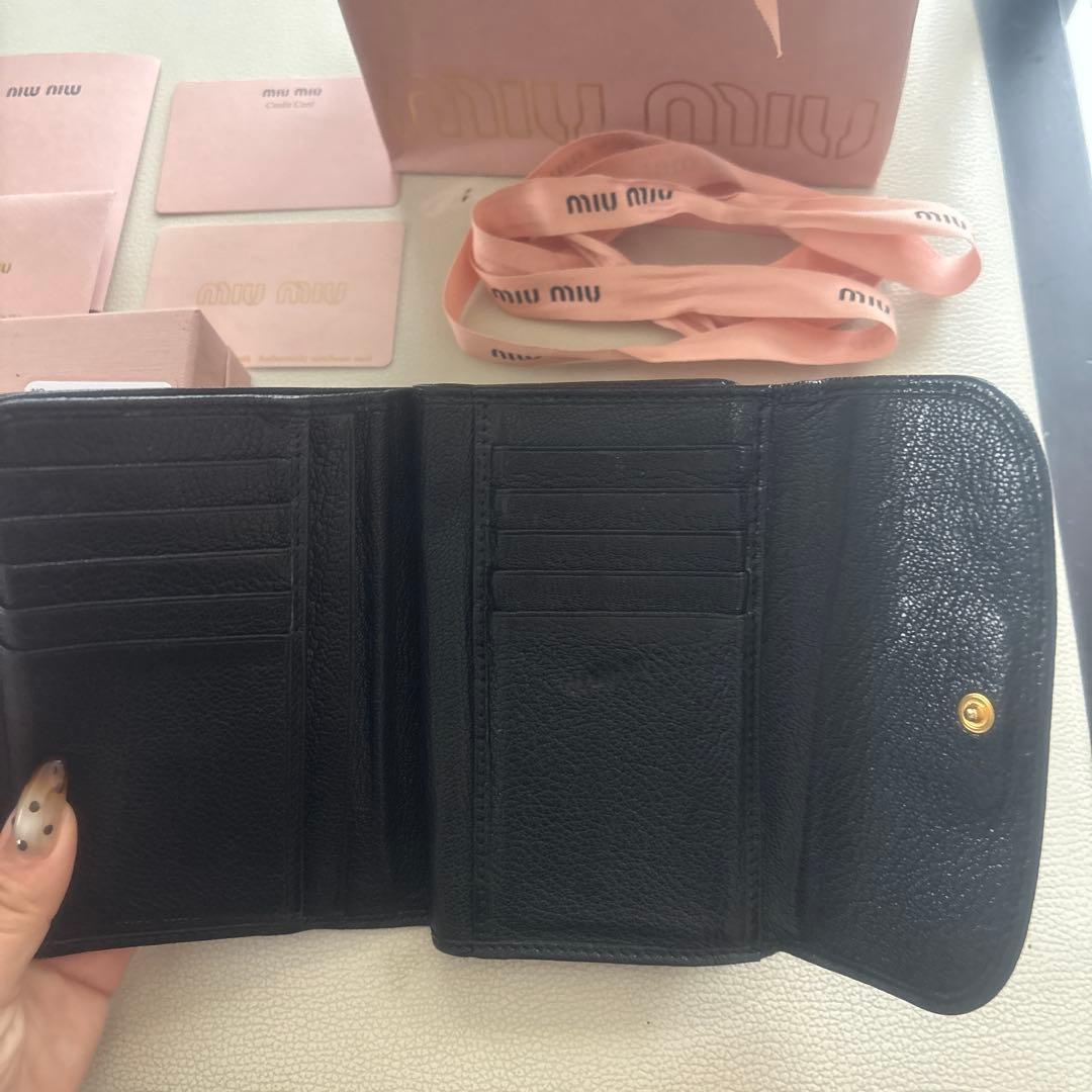 miu miu 黒 三つ折り財布 付属品あり