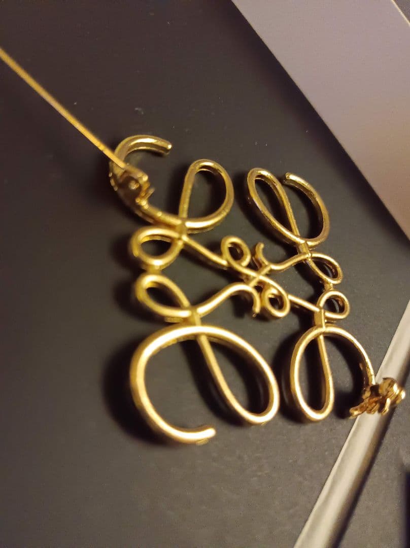 ゴールド ロエベ　アナグラム　モチーフ ブローチ