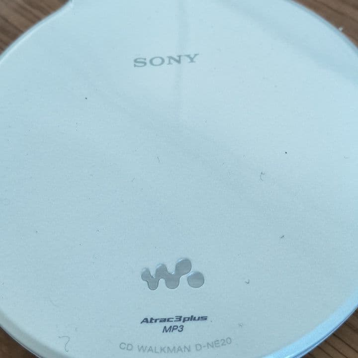 SONY D-NE20 ポータブルCDプレーヤー（ジャンク）