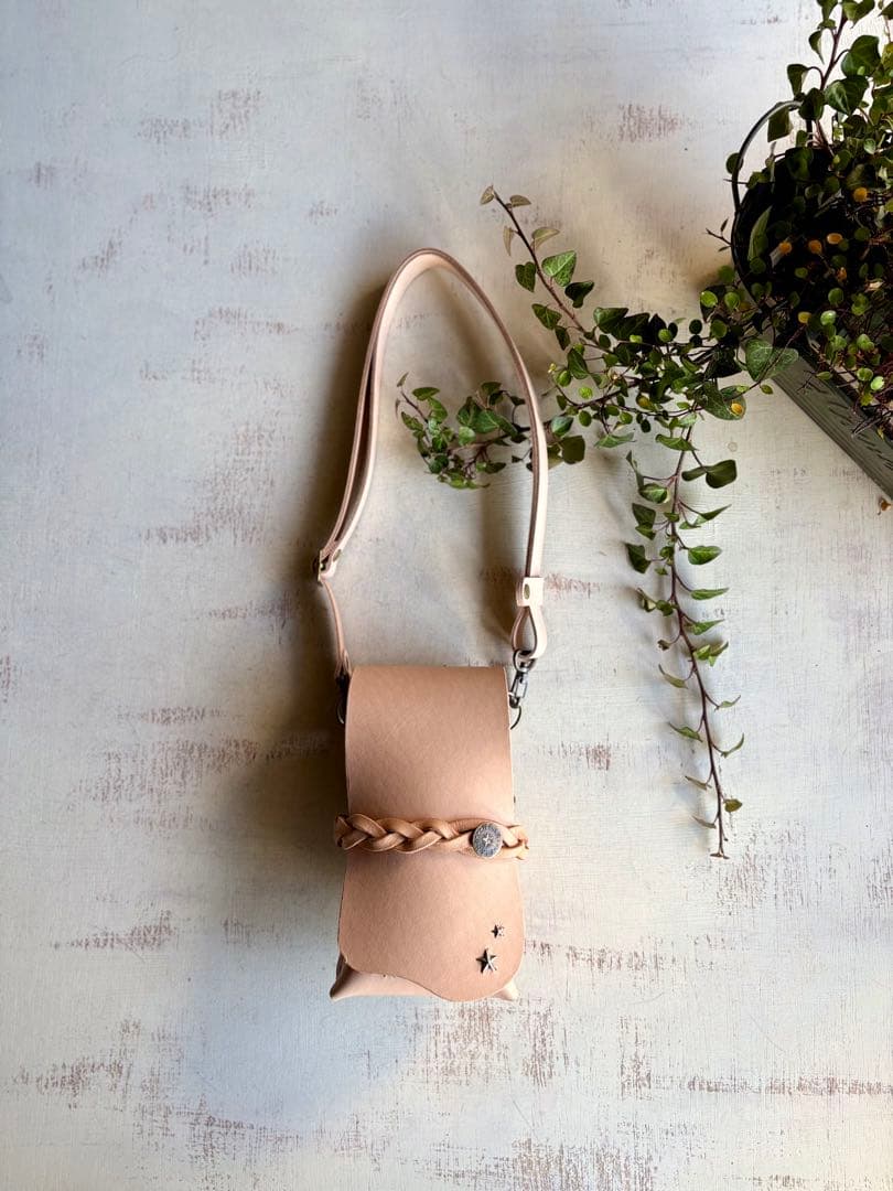 ヌメ革ナチュラルコンパクト蓋付きシザーケース