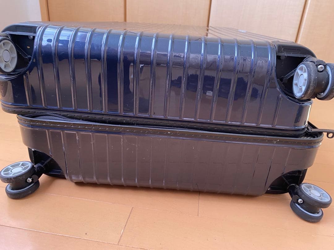 朝日です。リモワ　スーツケース　4輪