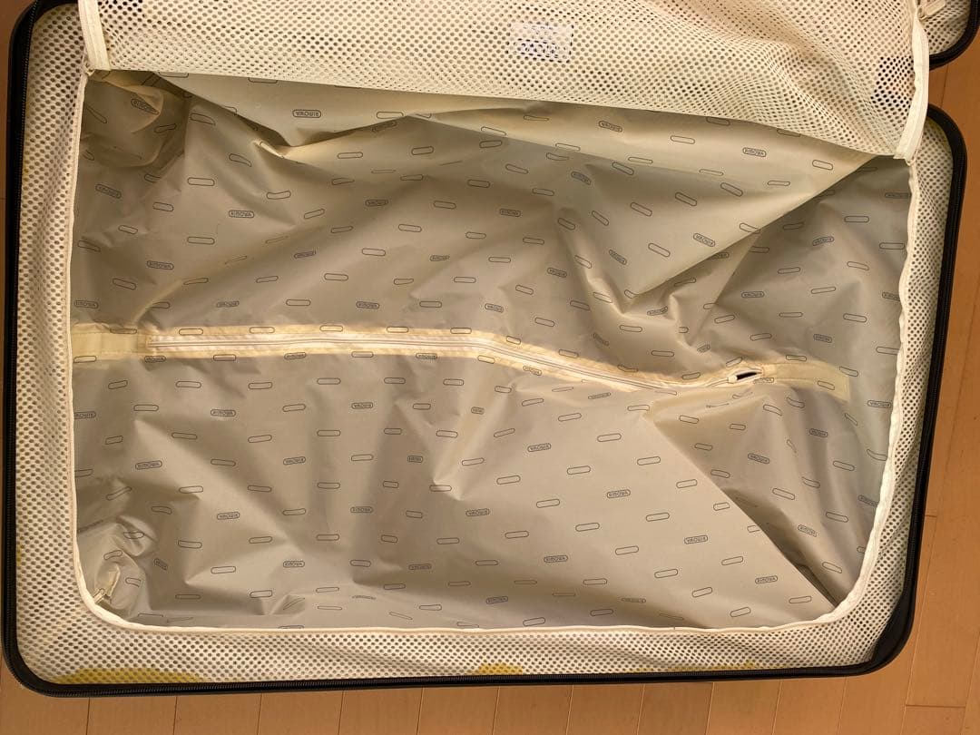 朝日です。リモワ　スーツケース　4輪