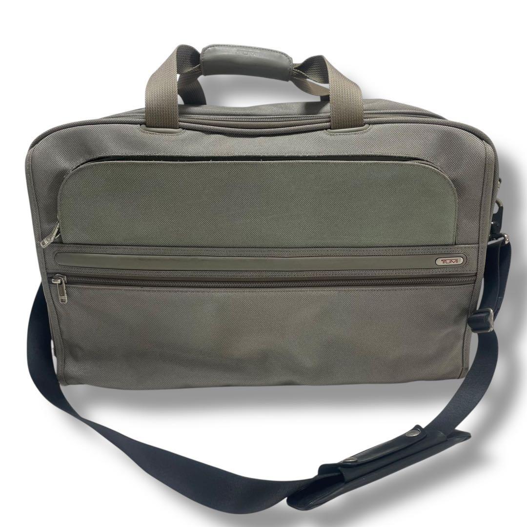 トゥミ　TUMI ビジネス旅行バッグ　希少品　大谷用　グレー　ショルダーバッグ