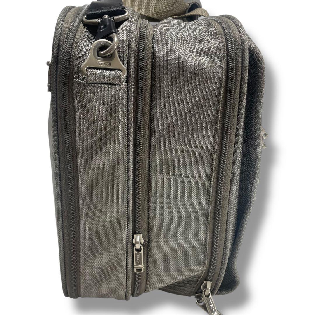 トゥミ　TUMI ビジネス旅行バッグ　希少品　大谷用　グレー　ショルダーバッグ