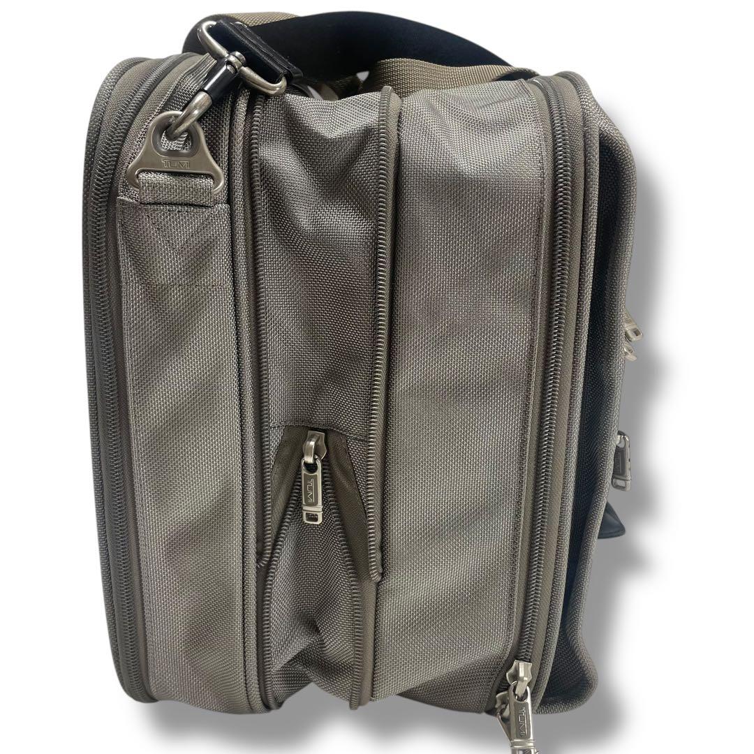 トゥミ　TUMI ビジネス旅行バッグ　希少品　大谷用　グレー　ショルダーバッグ