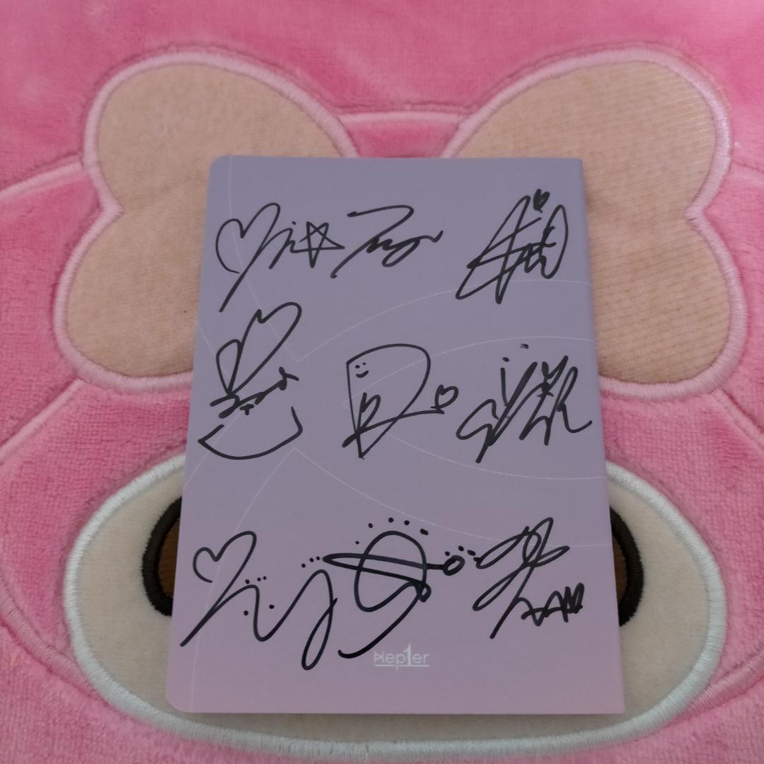 Kep1erメンバー全員のサイン入り韓国のスタンプブック