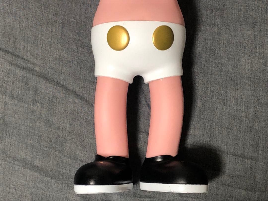 kaws Yue Min Jun フィギュア