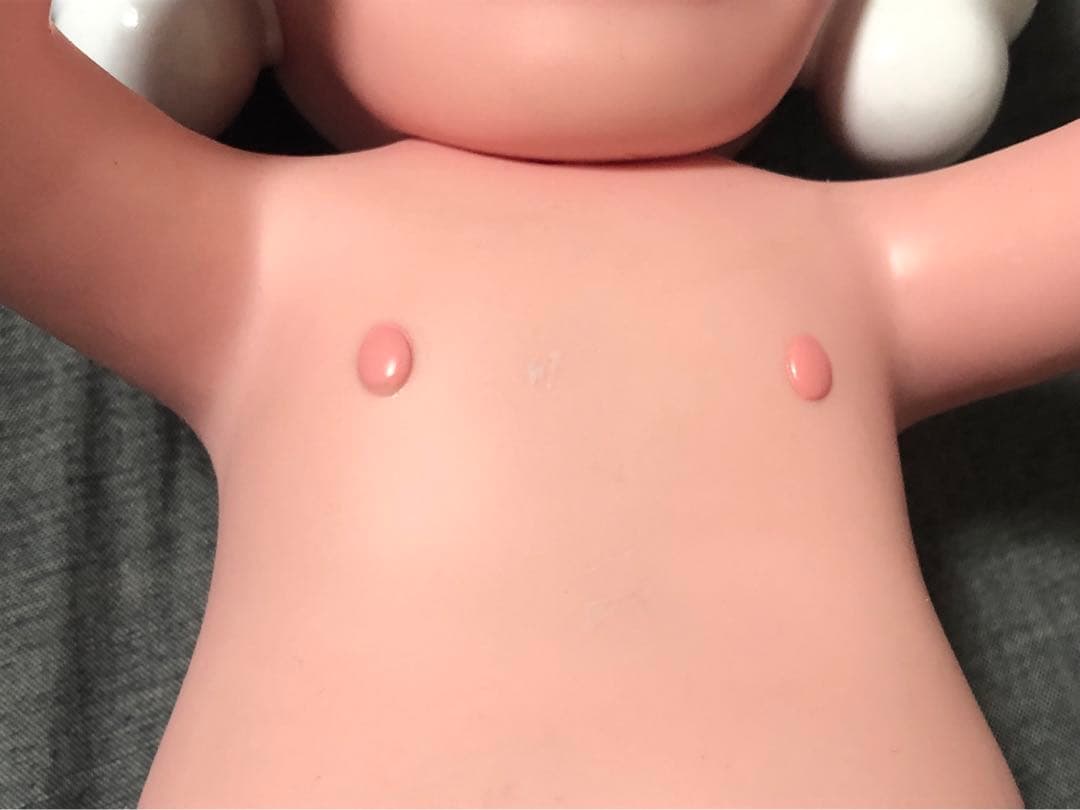 kaws Yue Min Jun フィギュア