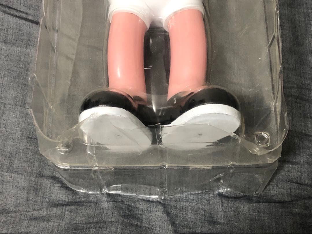 kaws Yue Min Jun フィギュア