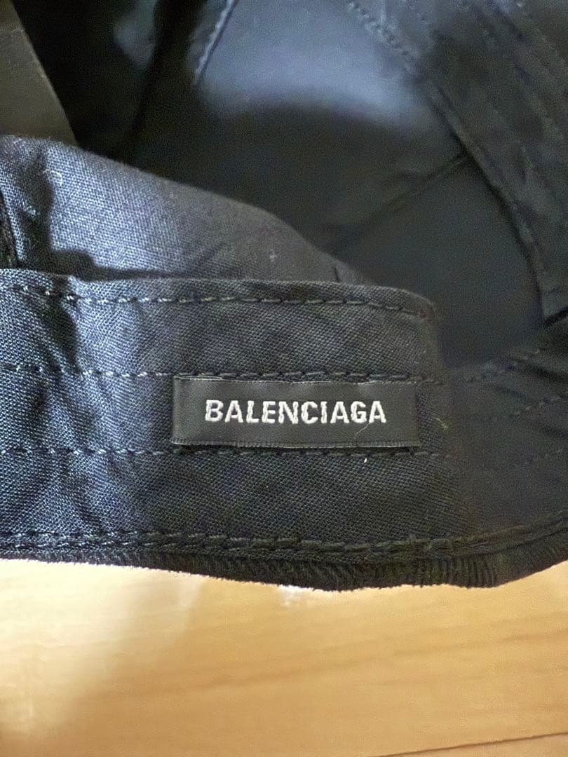 BALENCIAGA ブラック ピアスベースボールキャップ Lサイズ