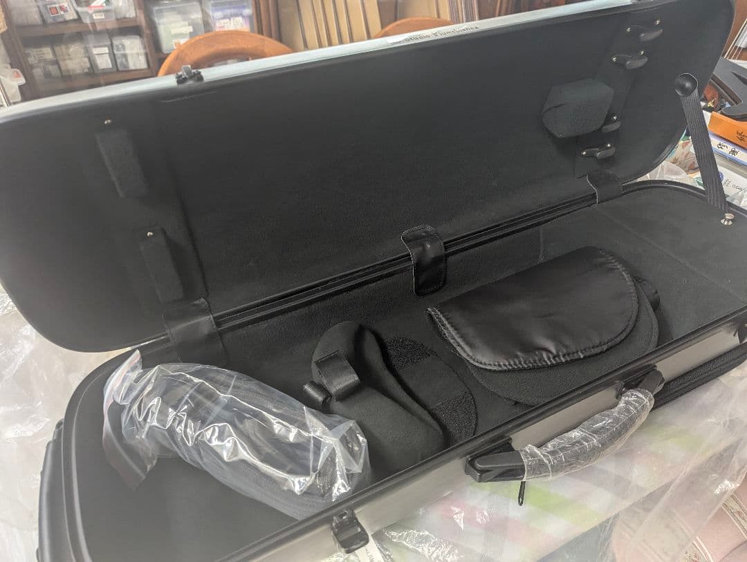 ヒューメビアンカ製 4/4バイオリンケース シルバー カーボン製