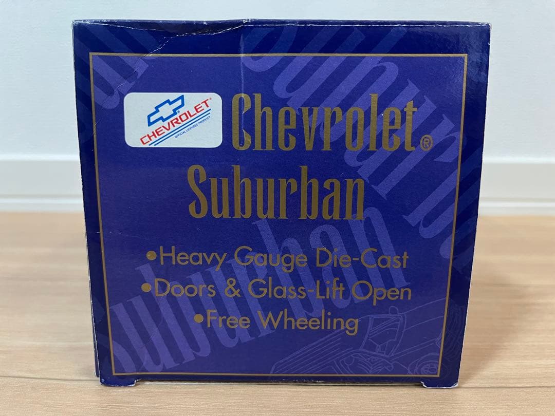 ミニカー 1993 chevrolet suburban 1/24