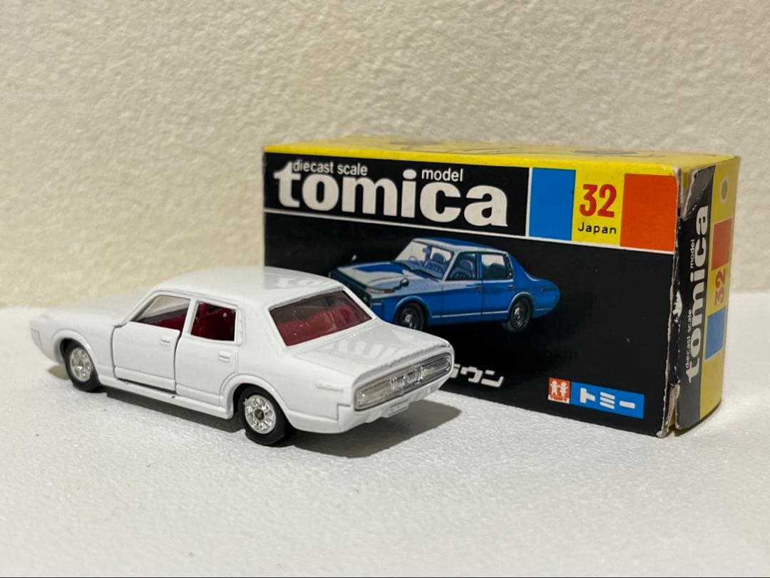 トミカ 日本製 黒箱 32-1 トヨタ ニュークラウン