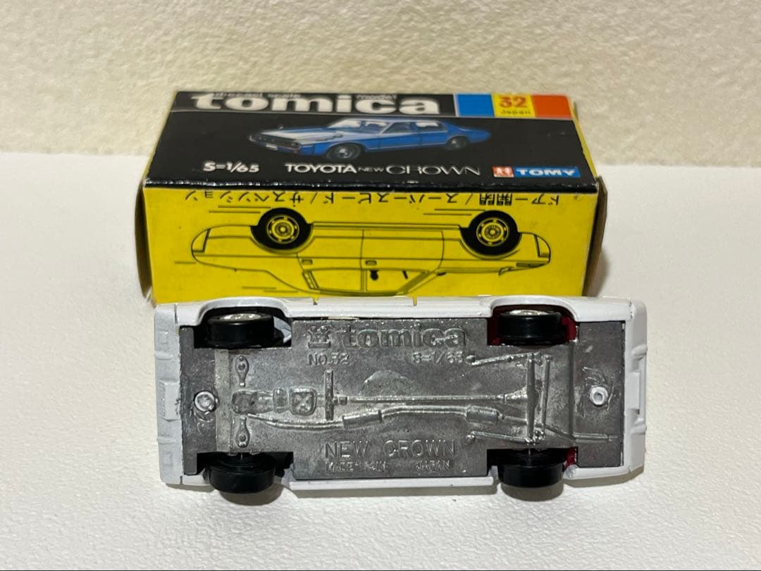 トミカ 日本製 黒箱 32-1 トヨタ ニュークラウン