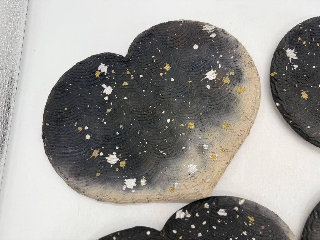 坂田甚内作　黒陶金彩　ハート型皿4点　送料込み250606