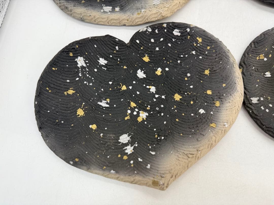 坂田甚内作　黒陶金彩　ハート型皿4点　送料込み250606