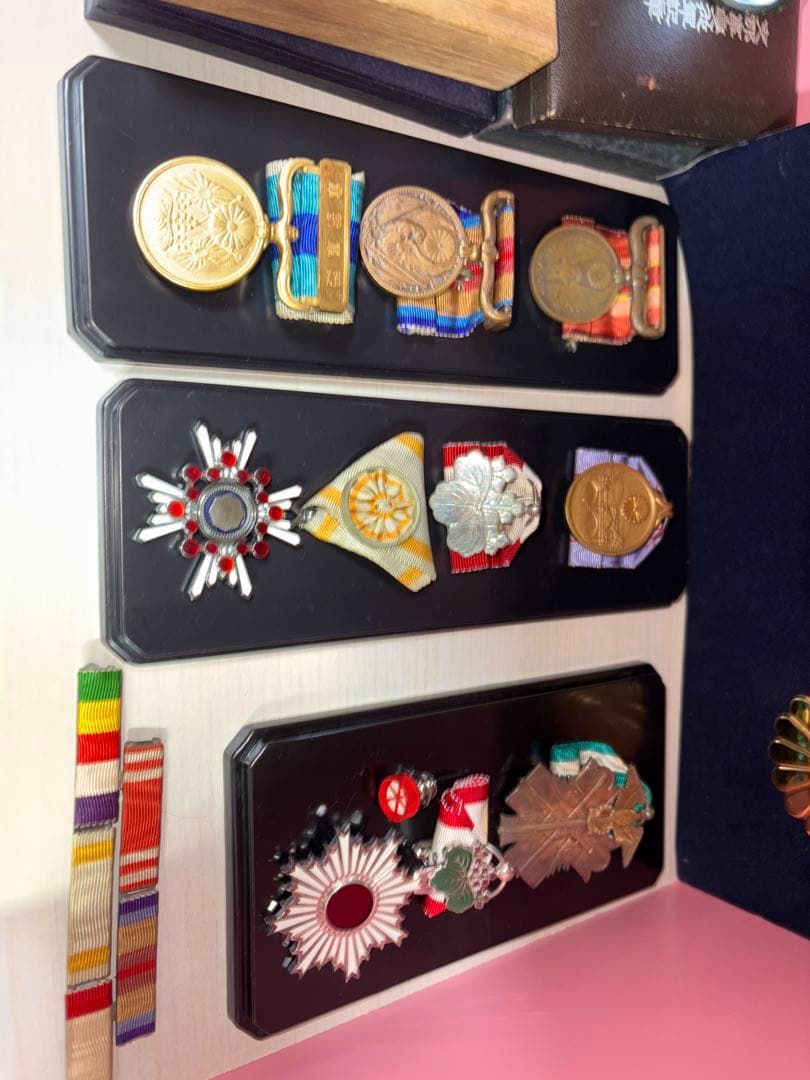 最後の写真をご覧ください。　勲章セット・バラ販売可•要相談《バラ購入価格相談品》
