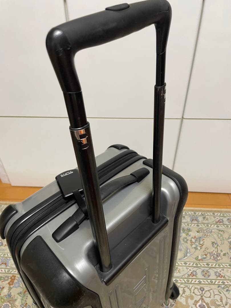 TUMI アルミニウム キャリーケース TSAロック　機内持ち込み 28000D