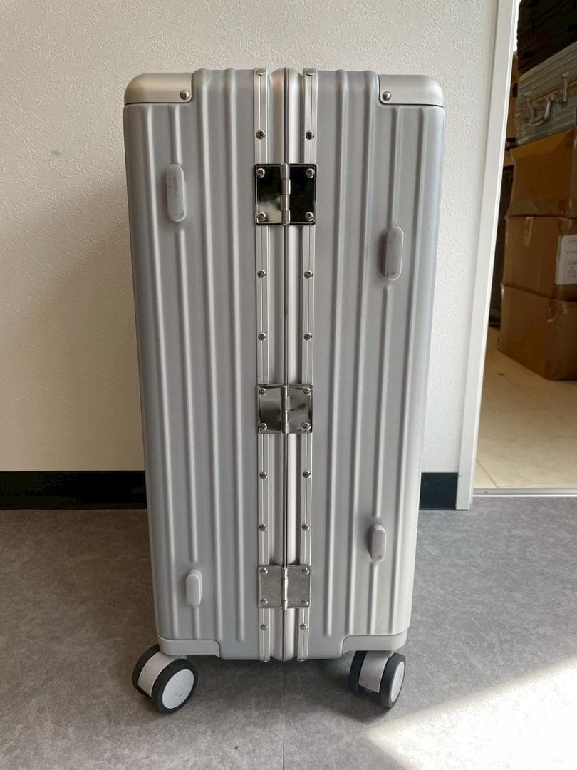 3000円オフ！リベティ多機能キャリーケース【マットシルバーМサイズ】80