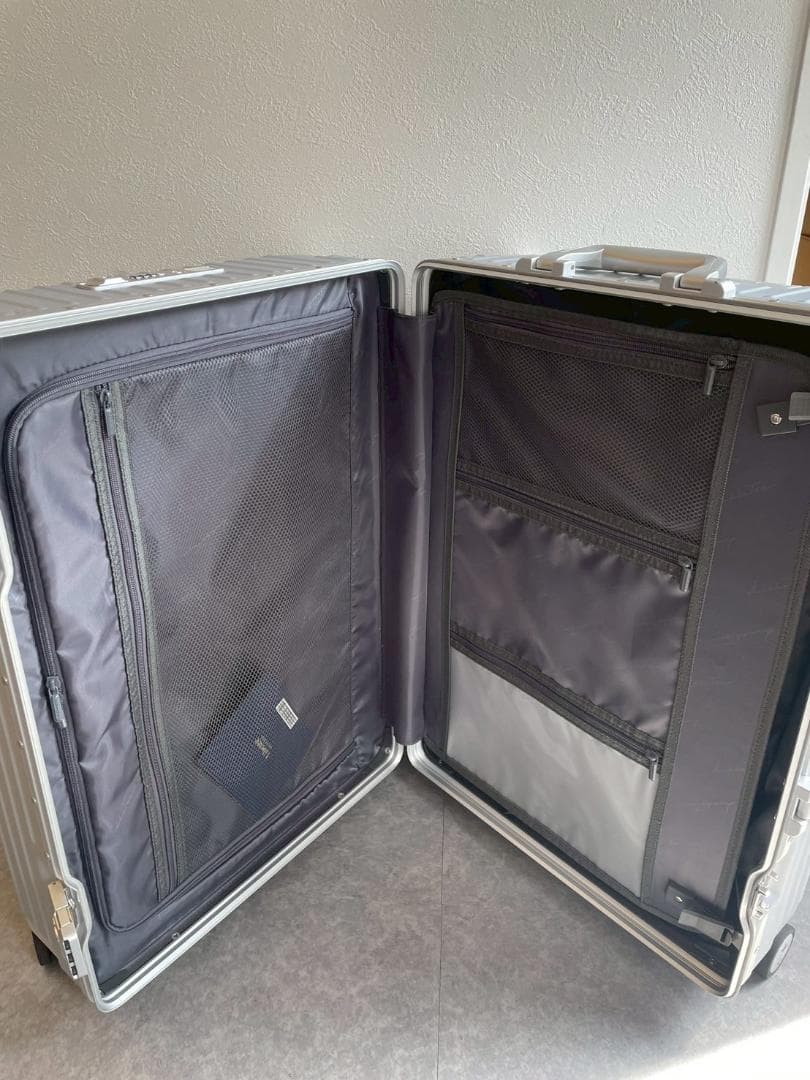 3000円オフ！リベティ多機能キャリーケース【マットシルバーМサイズ】80