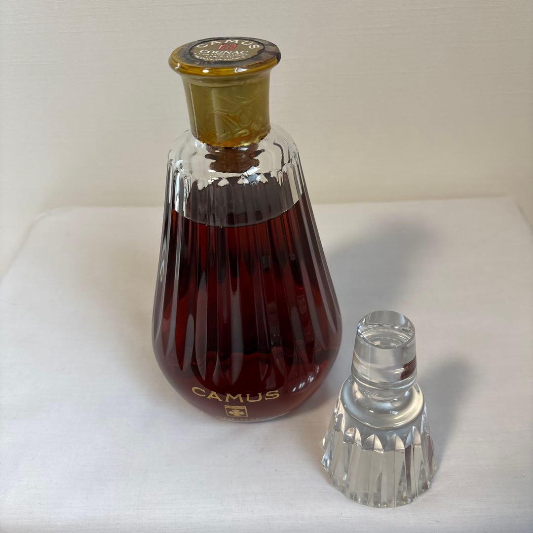 CAMUS バカラ.コニャック クリスタルキャップ付き