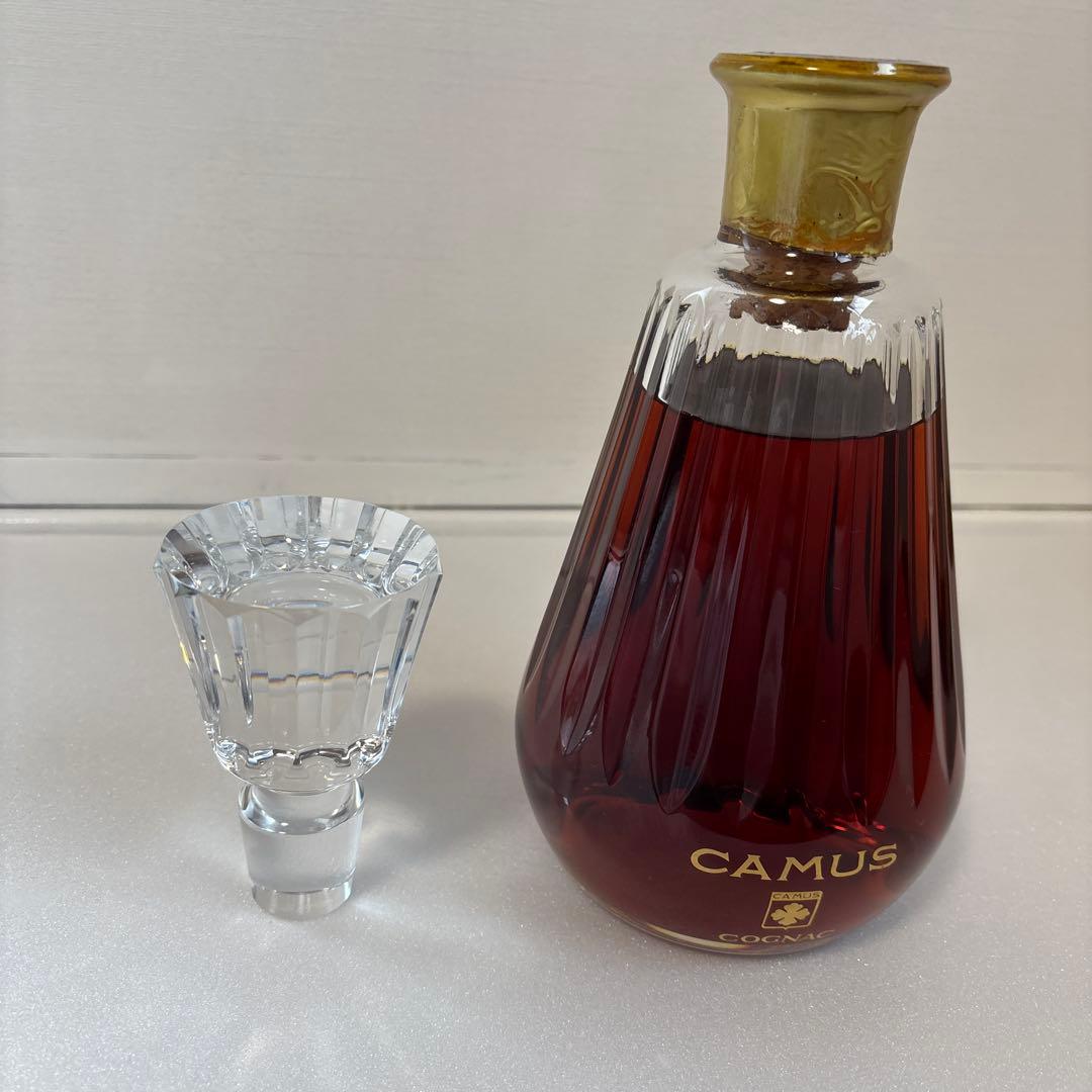 CAMUS バカラ.コニャック クリスタルキャップ付き