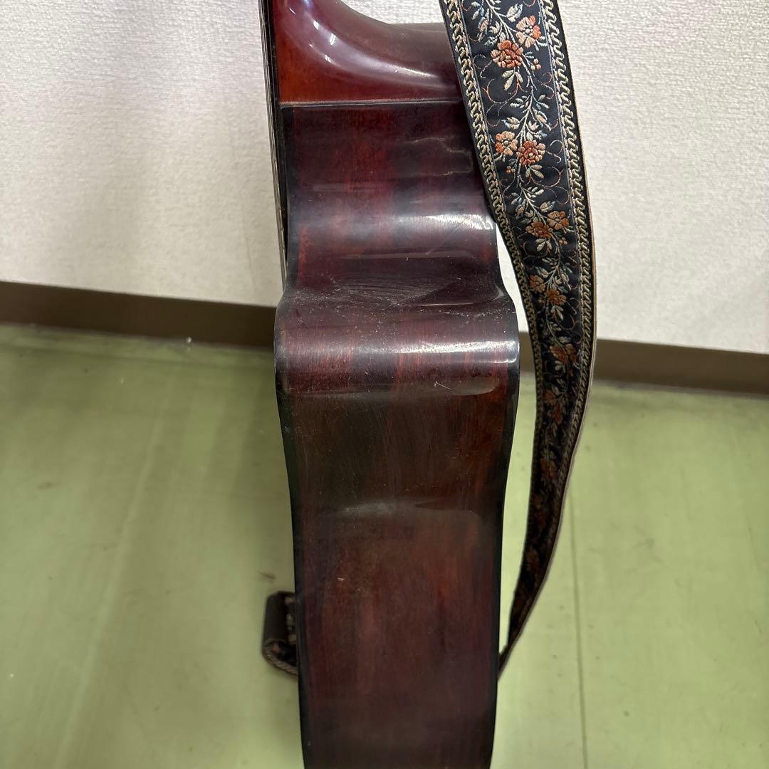 ＄アルバレス　アコースティックギター　弦切れあり