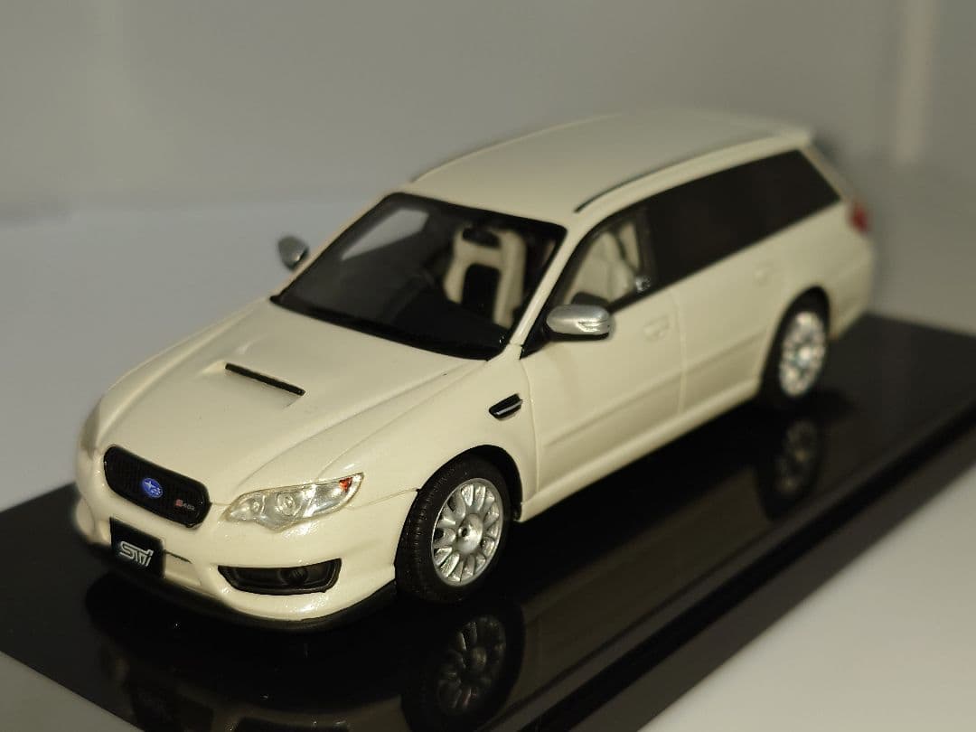 1/43 SUBARU STI S402 WAGON ホワイトパール W262