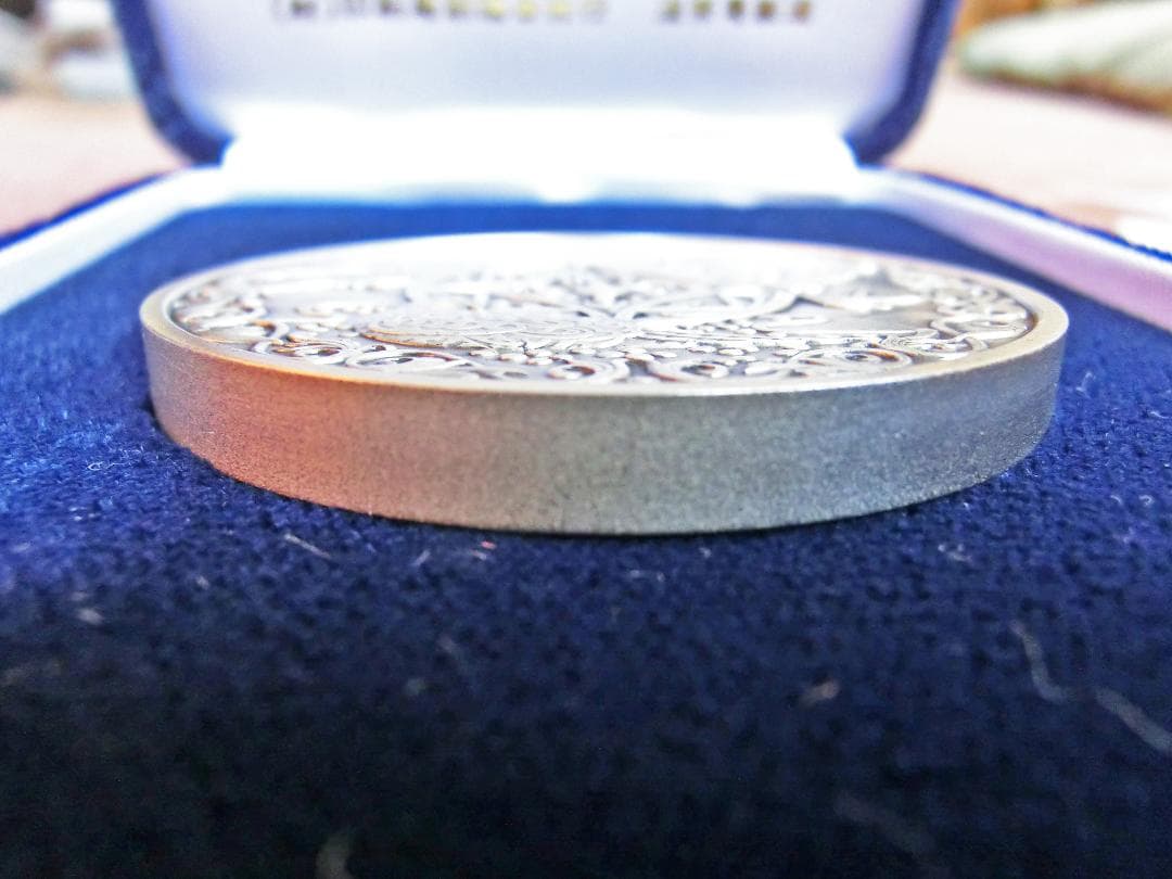 新日本銀行券発行記念メダル　純銀製　美品　①