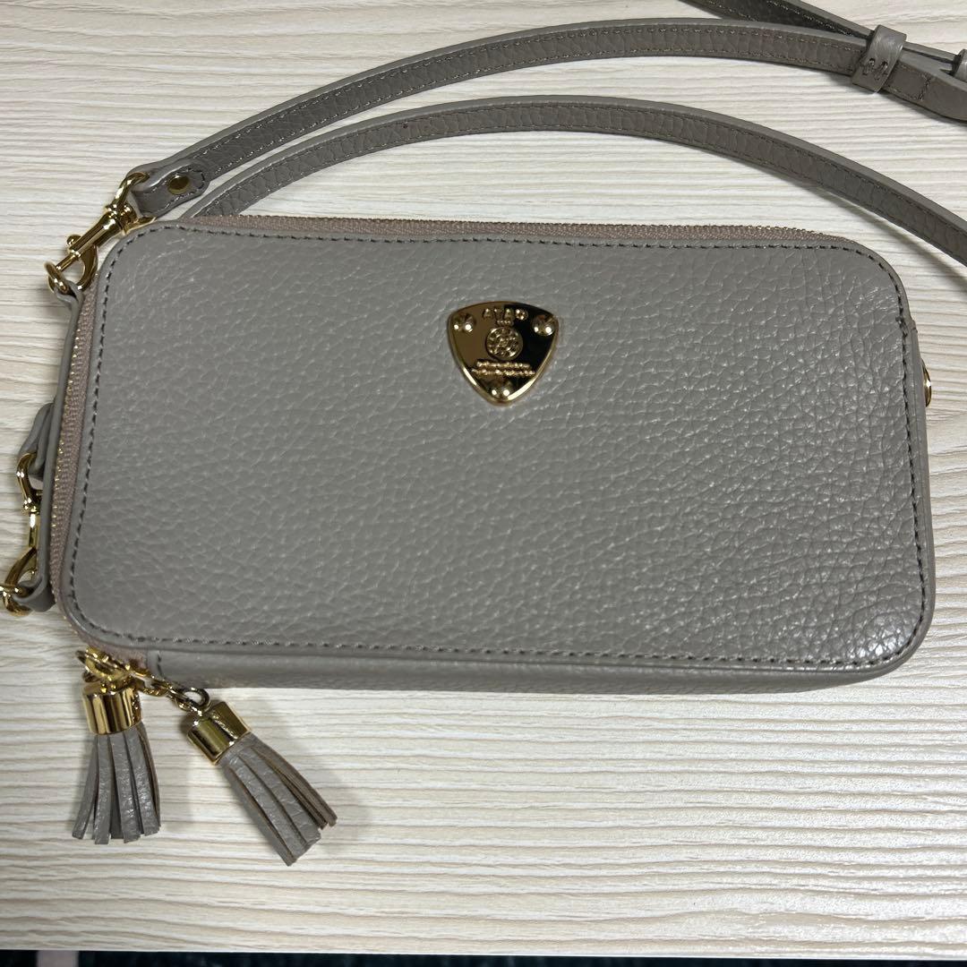 ATAO アタオアミュレット　グレー レザー ショルダーバッグ タッセル付き