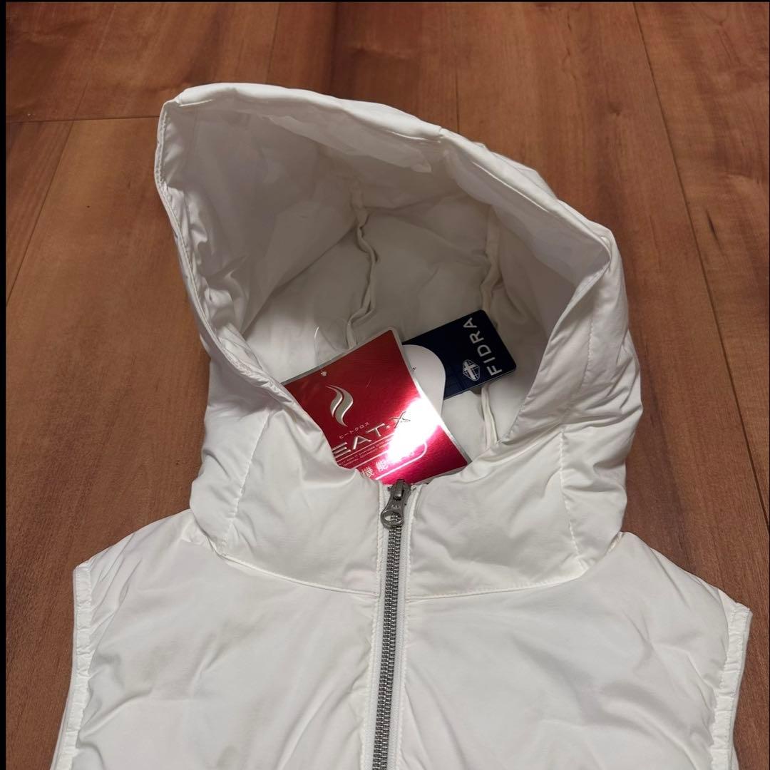 中綿　ベスト　ワンピース　ホワイト　秋冬　スカート　ゴルフウェア　フード付き