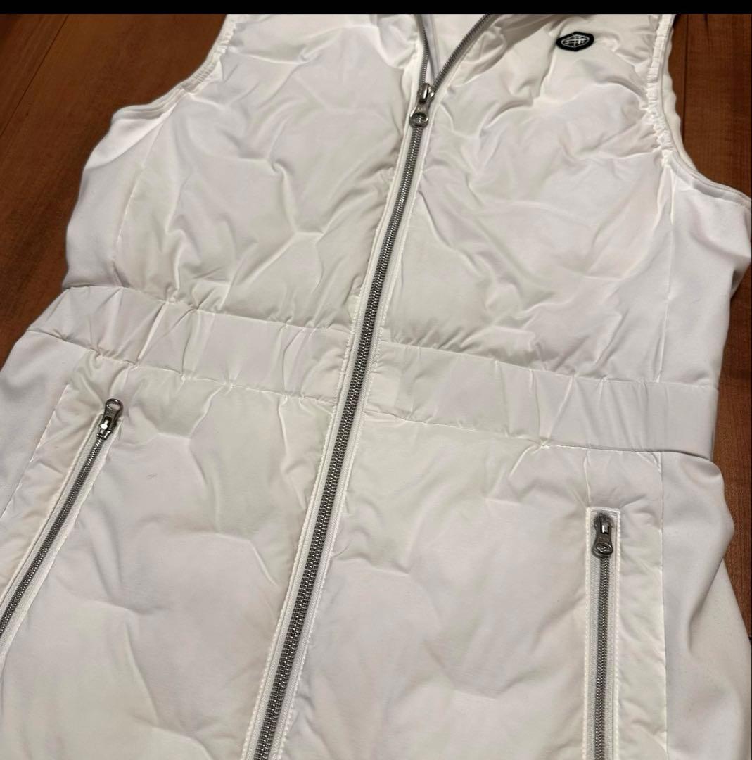 中綿　ベスト　ワンピース　ホワイト　秋冬　スカート　ゴルフウェア　フード付き