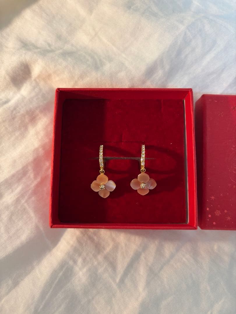 VENDOME BOUTIQUE シェルフラワー ピアス