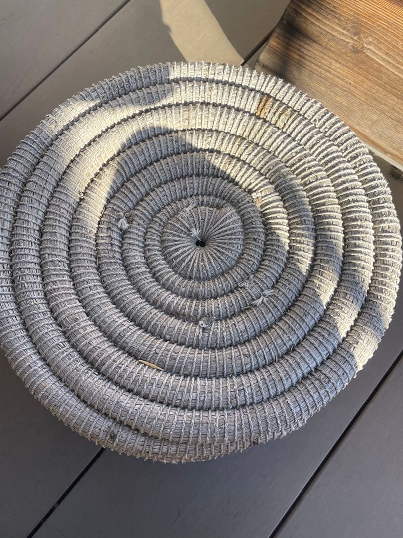 銅火鉢、火箸、天然素材 手編みバスケット