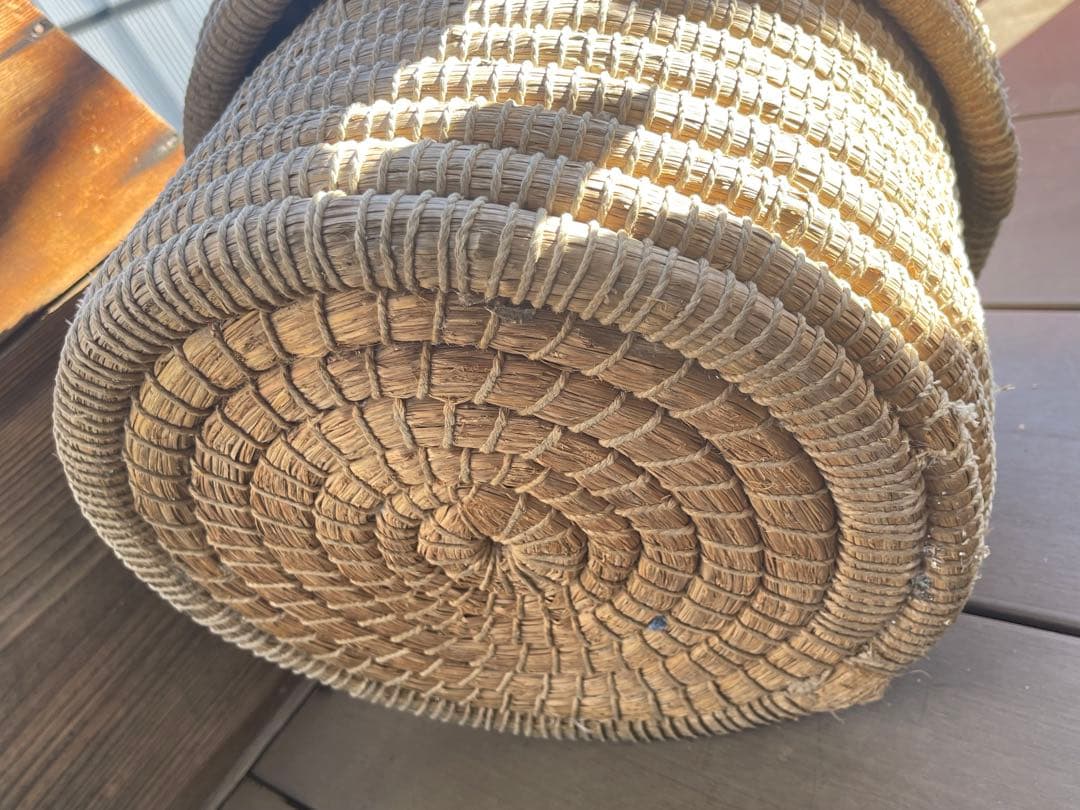 銅火鉢、火箸、天然素材 手編みバスケット