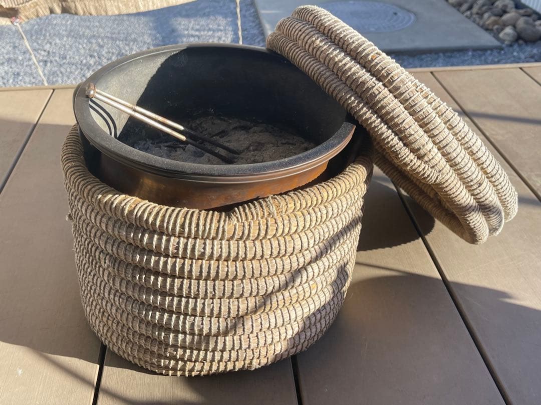 銅火鉢、火箸、天然素材 手編みバスケット