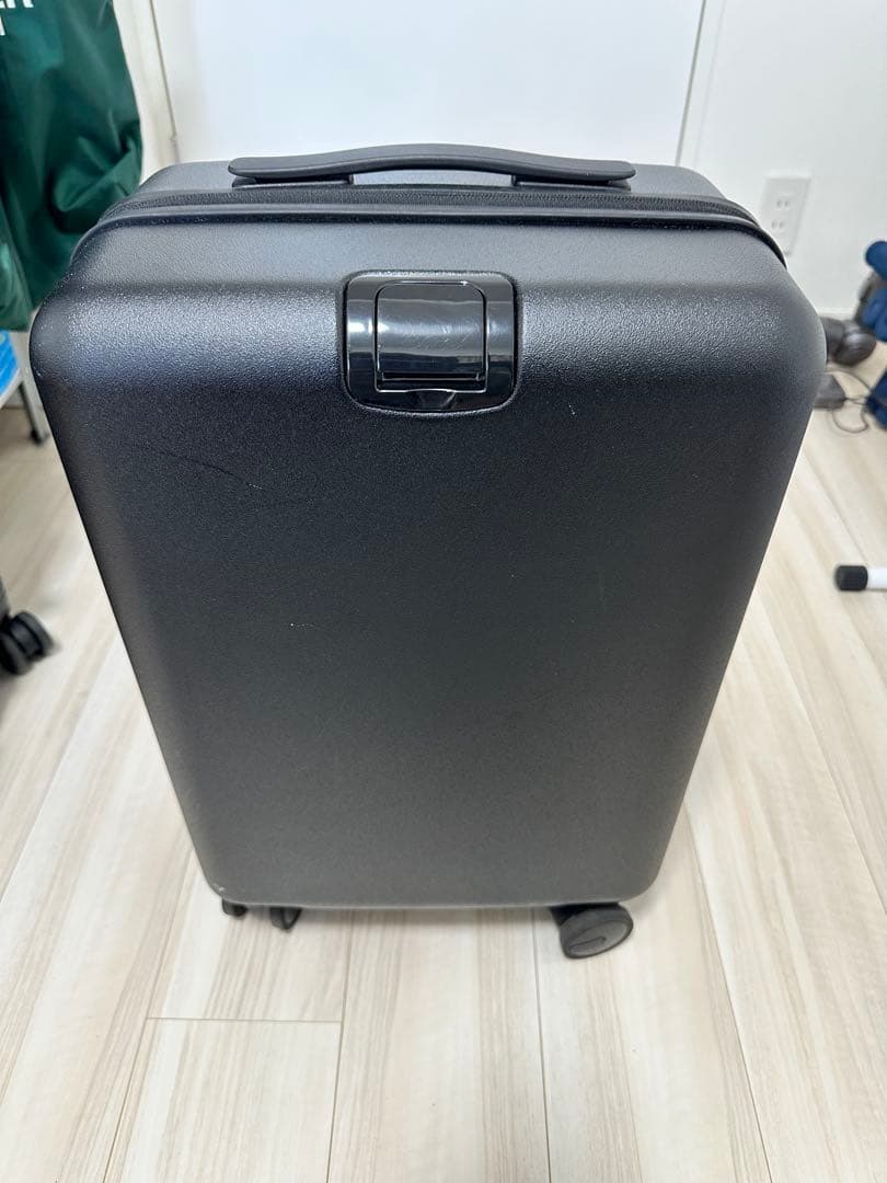 ※ラミ　AUCENTIC ESSENTIAL LUXE SUITCASE