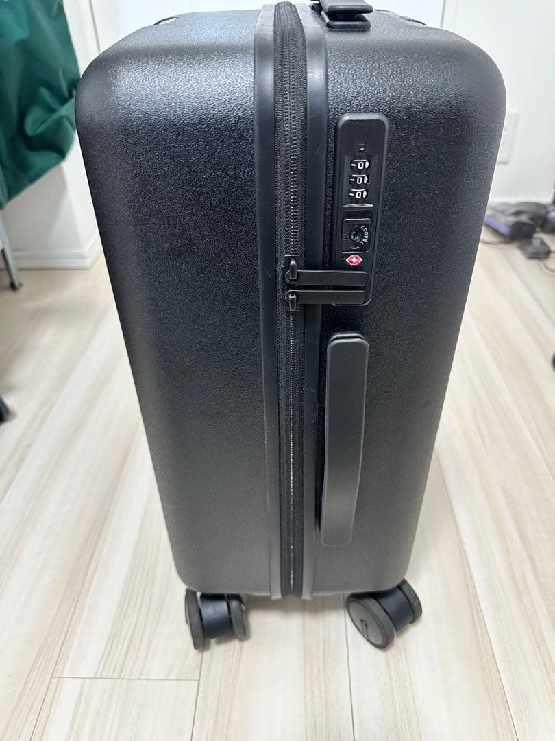 ※ラミ　AUCENTIC ESSENTIAL LUXE SUITCASE