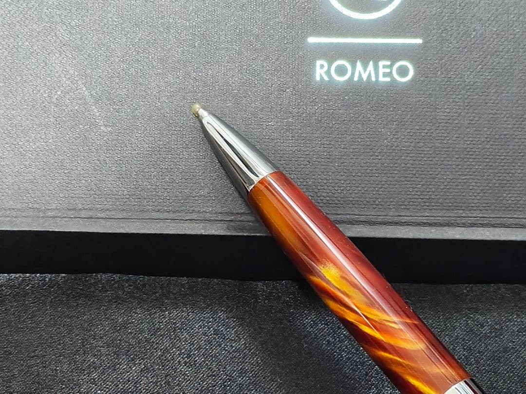 ロメオ　No.3　ボールペン　細軸　イタリアンアンバー