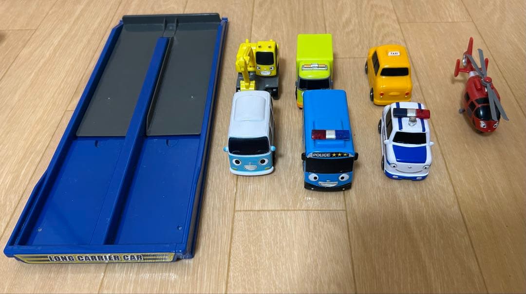 ちびっこバス　タヨ　ミニカー　キャリアカー　セット　TAYO
