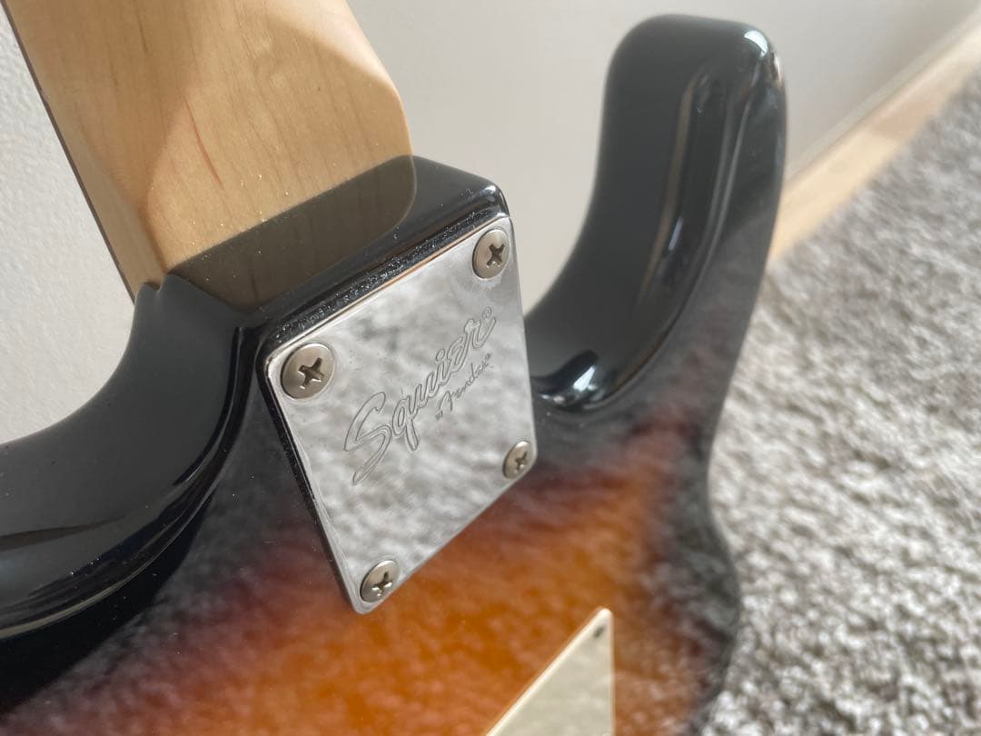 超美品　Squire by FENDER レフティー　ストラト　サンバースト