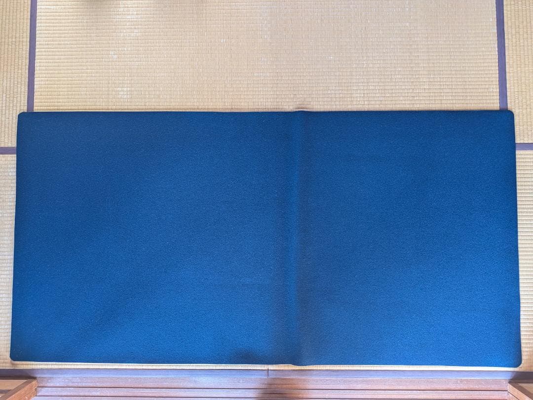 《青い睡蓮》日本フェルト工業　『天壇毛氈』